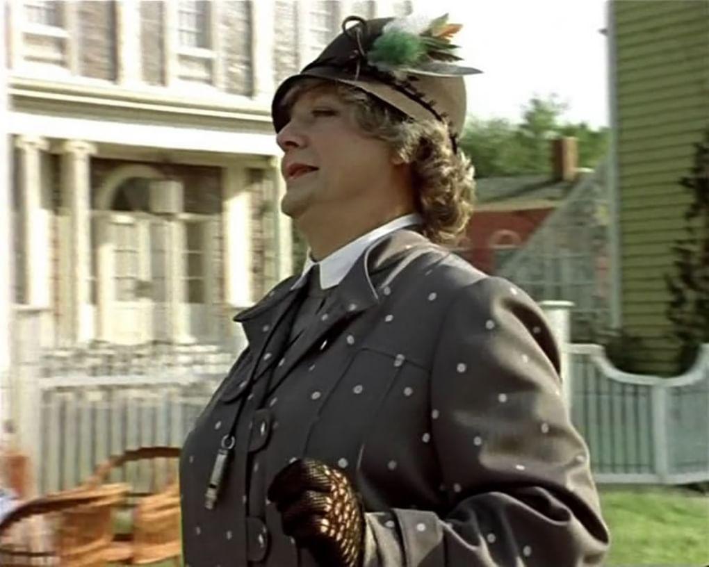 Олег Табаков в роли мисс Эндрю в фильме «Мэри Поппинс, до свидания!» (1983)