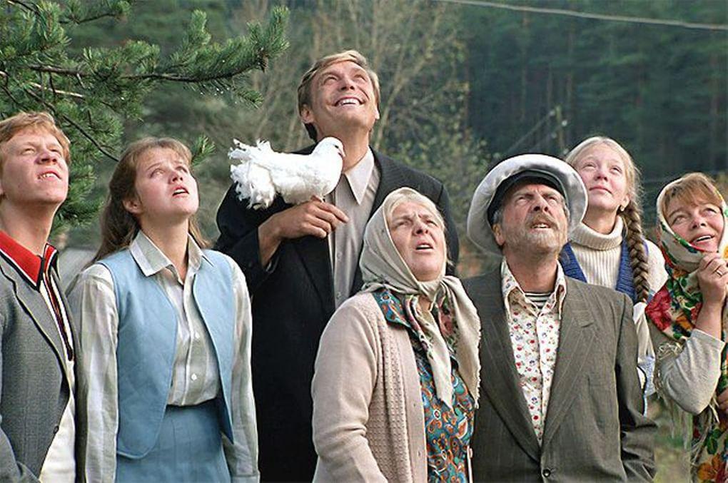 Кадр из фильма «Любовь и голуби» (1984)