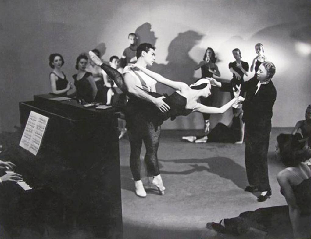Бронислава Нижинская с учениками. Фотография: John Rawlings, 1935