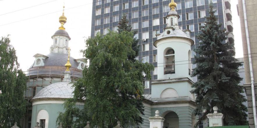 Основное изображение обзора объекта "Храм святых бессребреников Космы и Дамиана на Маросейке в Москве"