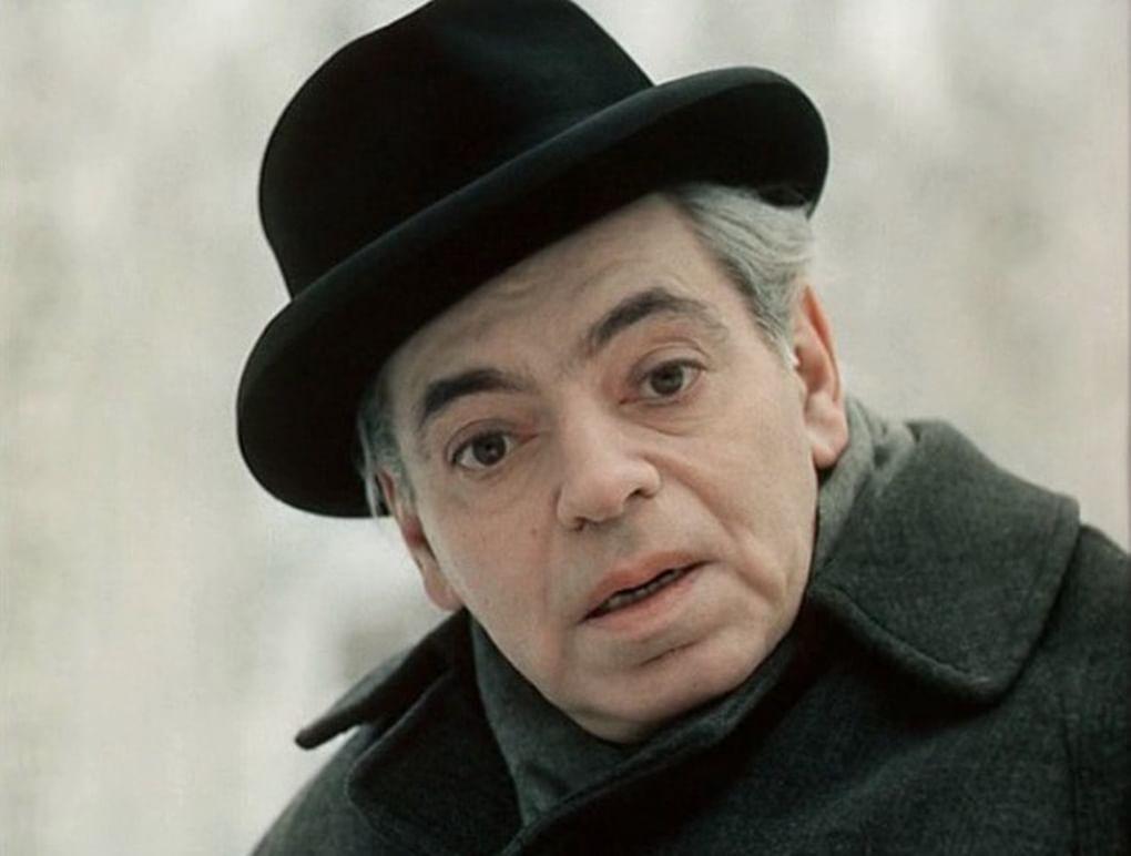 Кадр из художественного фильма Аркадия Райкина «Люди и манекены» (1974)