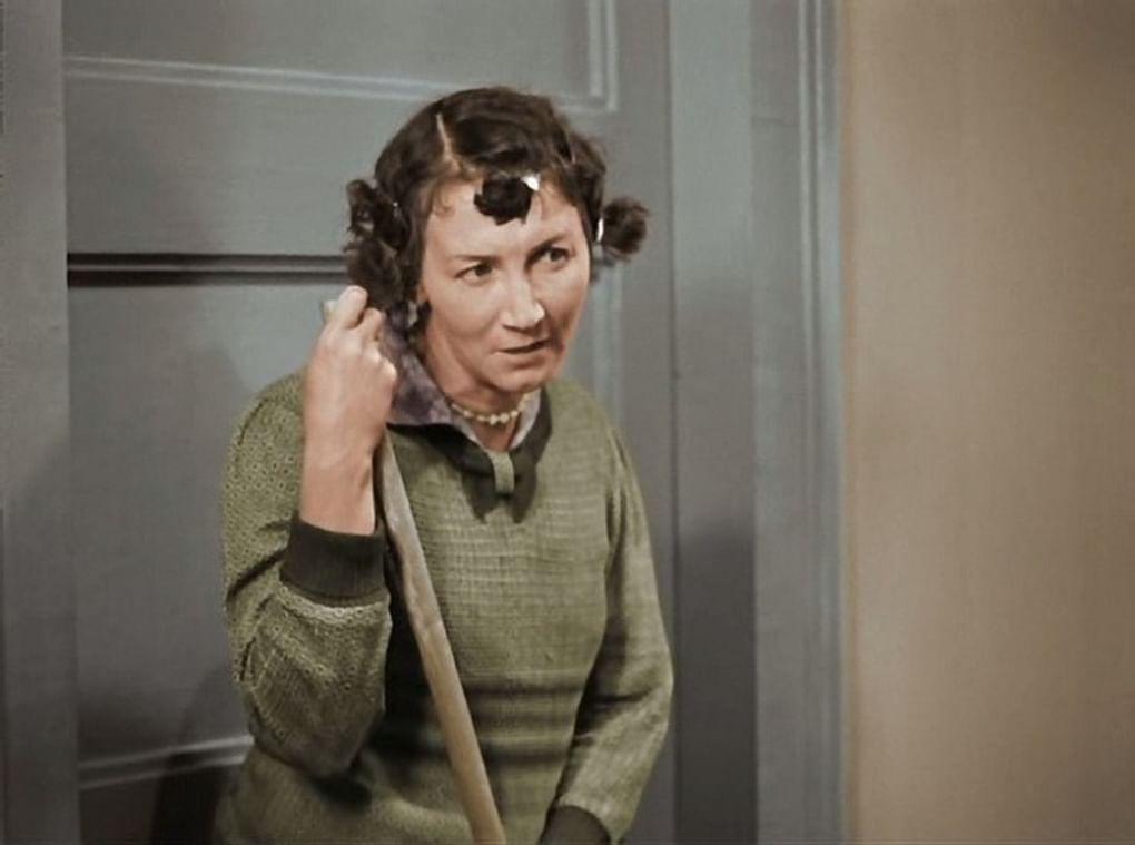 Рина Зеленая в роли домработницы Ариши в фильме «Подкидыш» (1939)