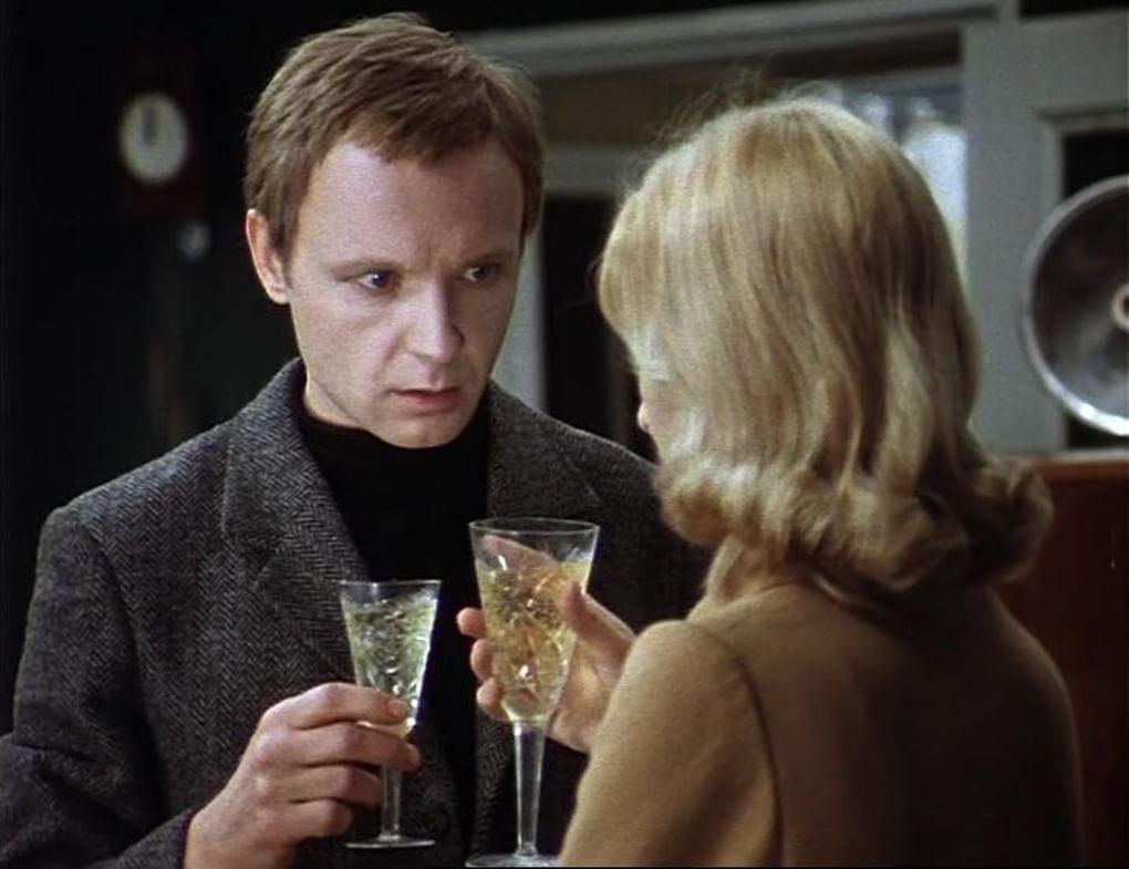Кадр из фильма «Ирония судьбы, или С легким паром!» (1975)