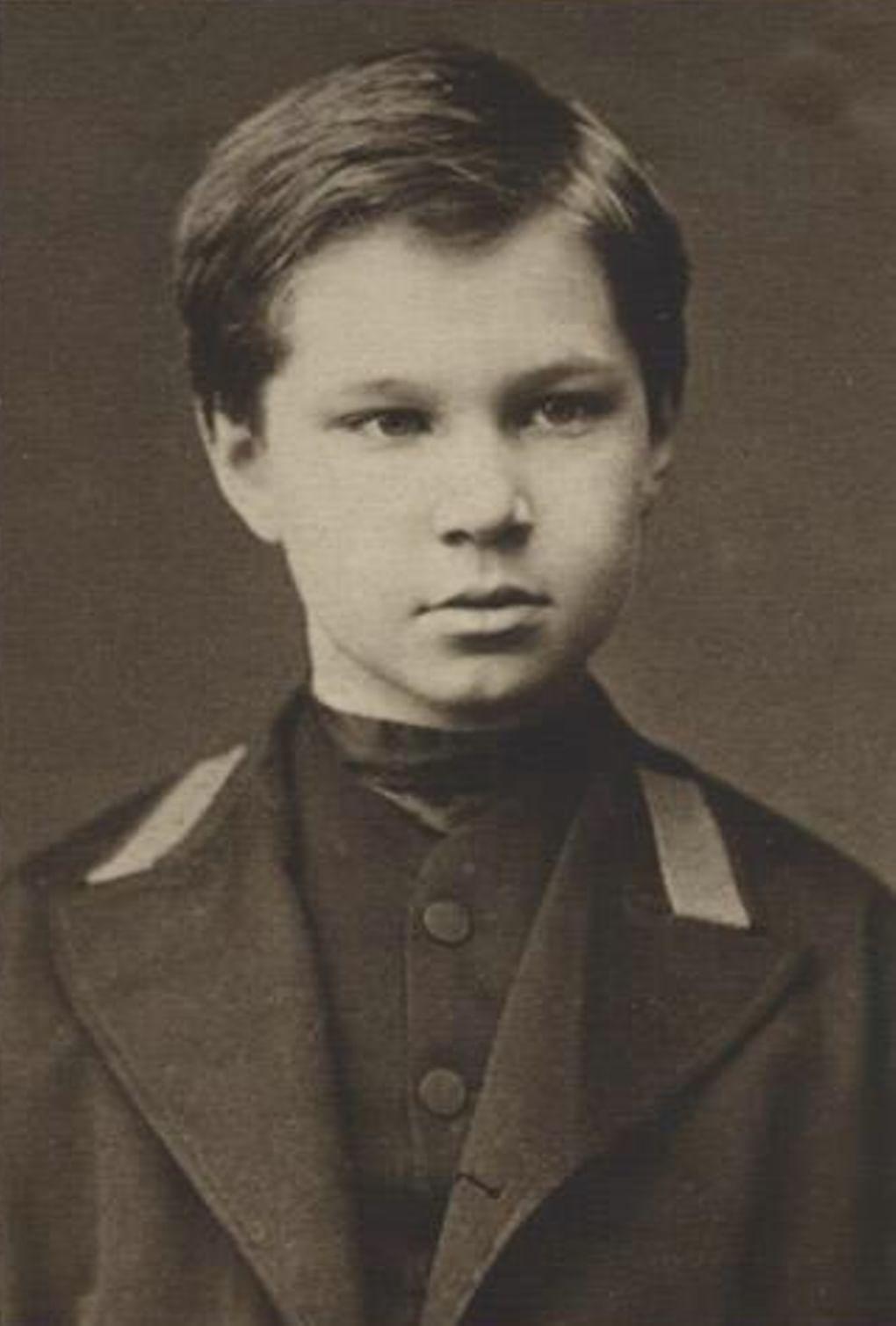 Танеев Сергей Иванович (1865-1915), композитор, пианист. Фотопортрет в возрасте 10 лет, фас, погрудный, коричневый фон. Всероссийское музейное объединение музыкальной культуры имени М.И. Глинки. Фотография: goskatalog.ru
