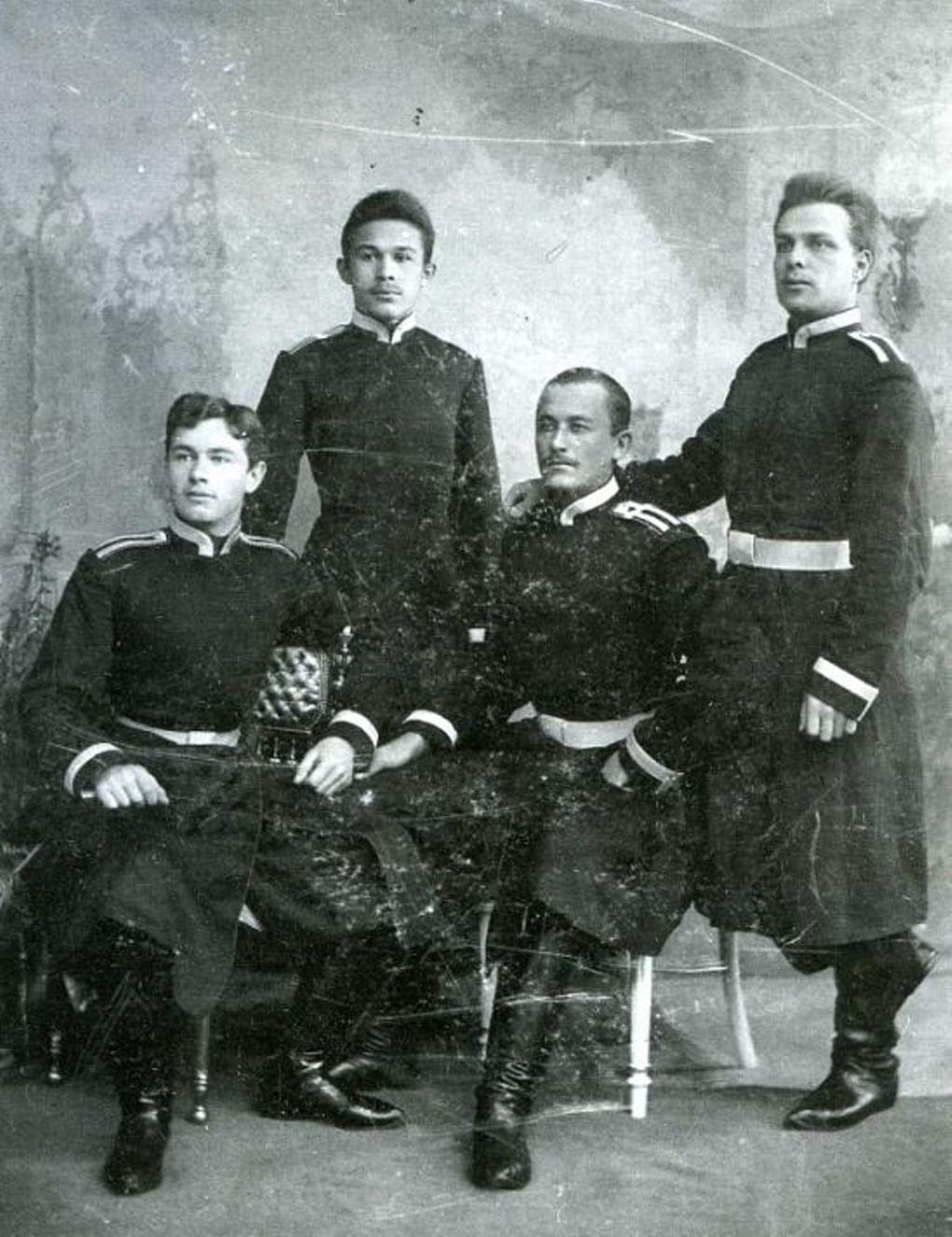 Александр Ханжонков (слева). Фотография: EA Culture