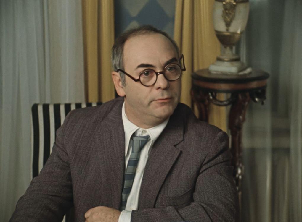 Анатолий Равикович в роли Льва Евгеньевича Хоботова в фильме «Покровские ворота» (1982)