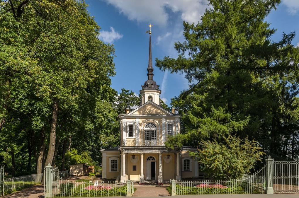 Церковь иконы Божией Матери «Знамение» (Знаменская церковь). Царское Село (Пушкин). Архитектор Иван Бланк. 1734-1747. Фотография: Alex &#x27;Florstein&#x27; Fedorov / <a href="https://commons.wikimedia.org/w/index.php?curid=27856019" target="_blank" rel="noopener">commons.wikimedia</a> / <a href="https://creativecommons.org/licenses/by-sa/4.0" target="_blank" rel="noopener">CC BY-SA 4.0</a>