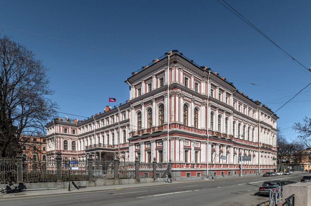 Николаевский дворец. Санкт-Петербург. Архитектор Андрей Штакеншнейдер. 1853-1861. Фотография: Alex &#x27;Florstein&#x27; Fedorov / <a href="https://commons.wikimedia.org/w/index.php?curid=26150429" target="_blank" rel="noopener">commons.wikimedia</a> / <a href="https://creativecommons.org/licenses/by-sa/4.0" target="_blank" rel="noopener">CC BY-SA 4.0</a>