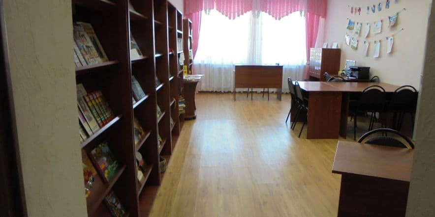 Основное изображение для учреждения Дмитриевская модельная библиотека