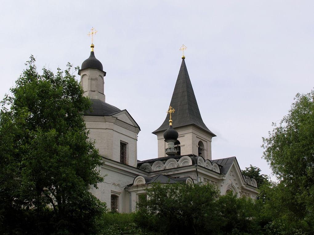 Храм в Тарусе. Фотография: Тамара Заводскова / фотобанк «Лори»