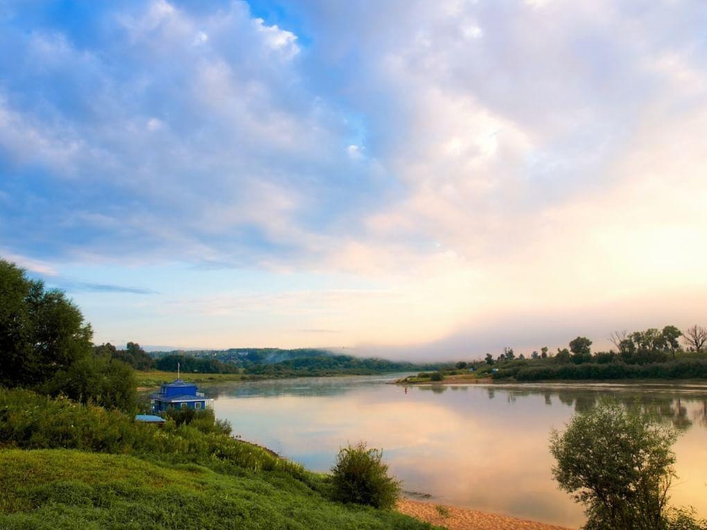 Рассвет в Тарусе. Фотография: Liseykina / фотобанк «Лори»