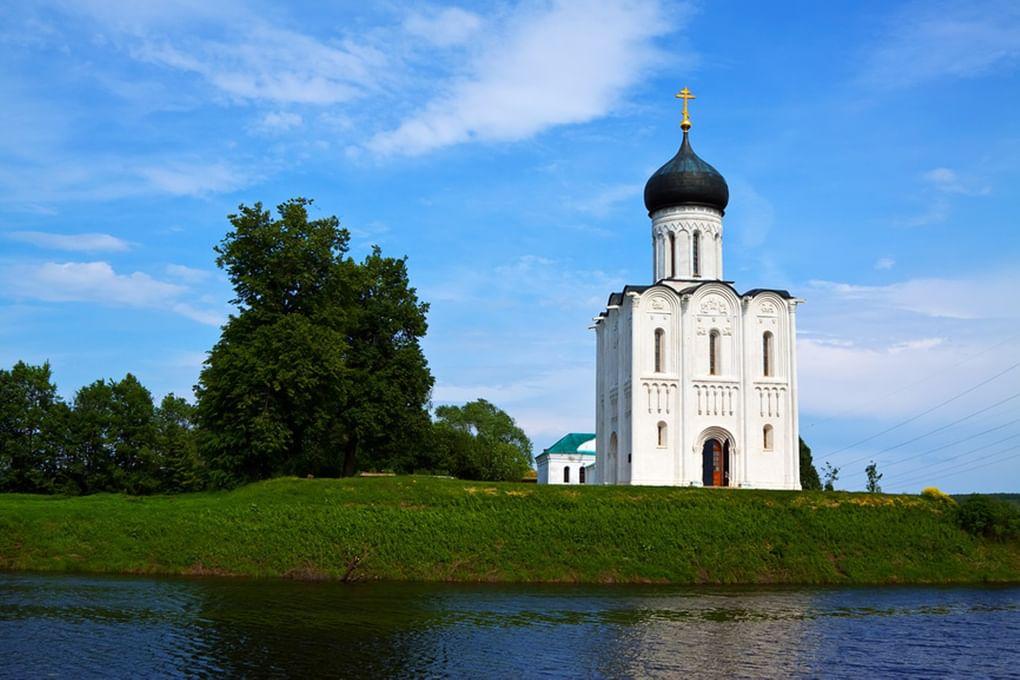 Храм Покрова на Нерли, Владимир. Фотография: Яков Филимонов / фотобанк «Лори»