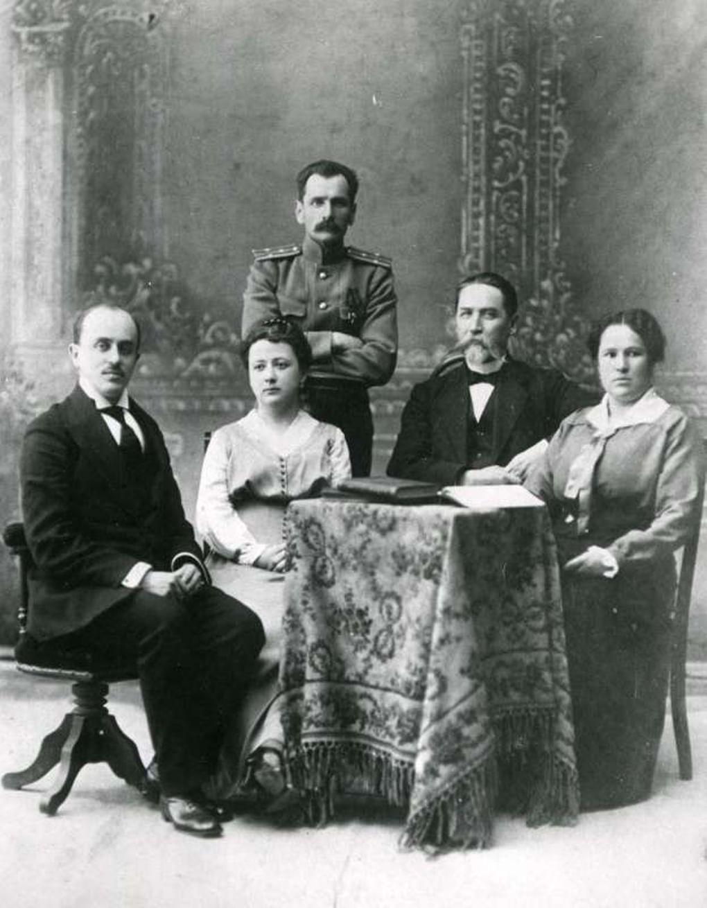 Владимир Арсеньев с близкими. Фотография: politforums.net