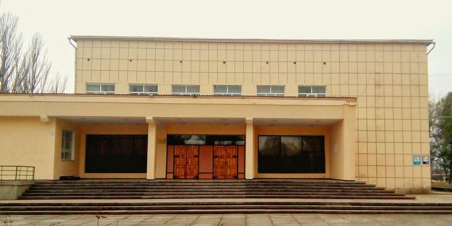 Основное изображение для учреждения Нижнегорский районный дом культуры