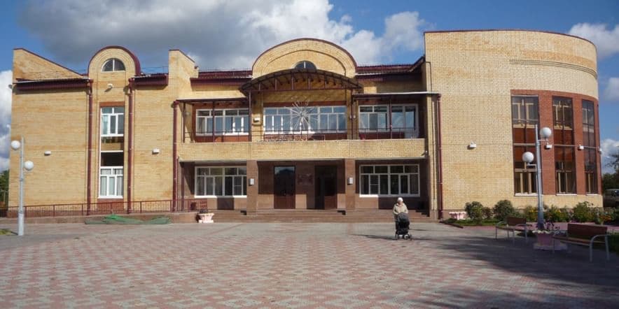 Основное изображение для учреждения Бердюжский районный дом культуры