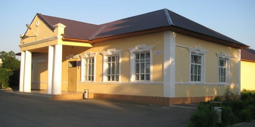 Основное изображение для учреждения Центральный дом культуры села Юровка
