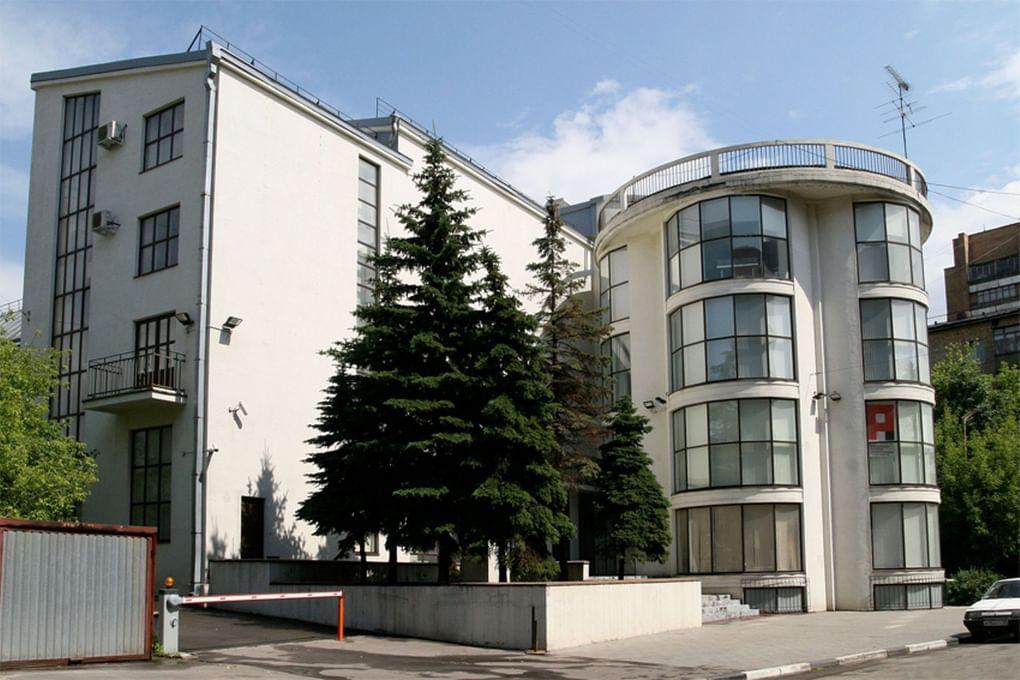 Клуб обувной фабрики «Буревестник». Фотография: Stas Lobov / <a href="https://ru.wikipedia.org/wiki/Клуб_фабрики_«Буревестник»#/media/Файл:Клуб_Буревестник.jpg" target="_blank">wikipedia.org</a>