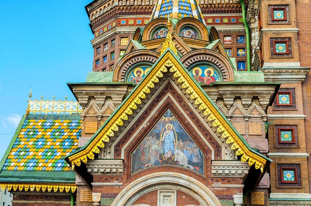 Храм Спаса на Крови – архитектурные детали и художественные элементы фасада. Фотография: Зезелина Марина / фотобанк «Лори»