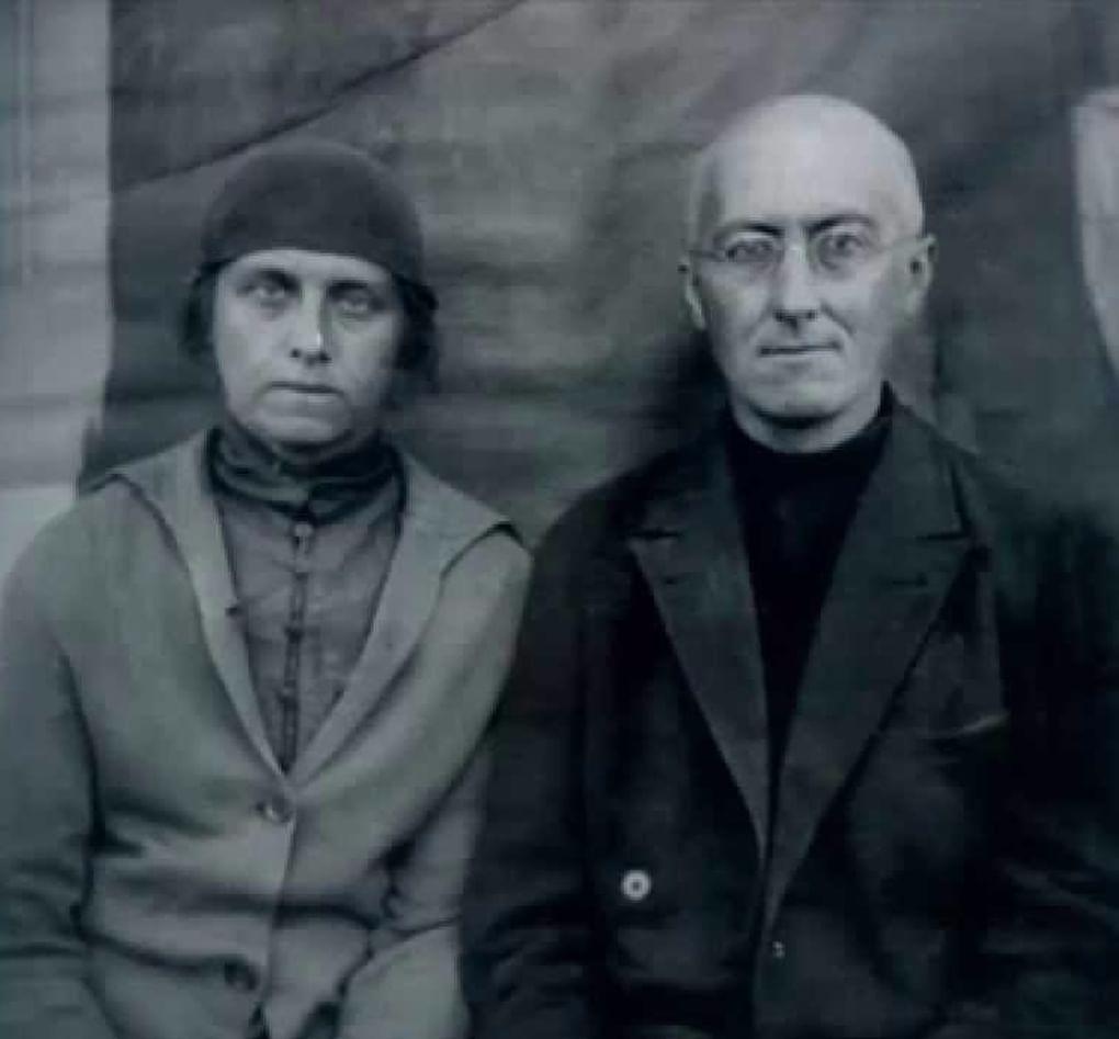 Алексей Лосев с супругой Валентиной. Фотография: bessmertnybarak.ru