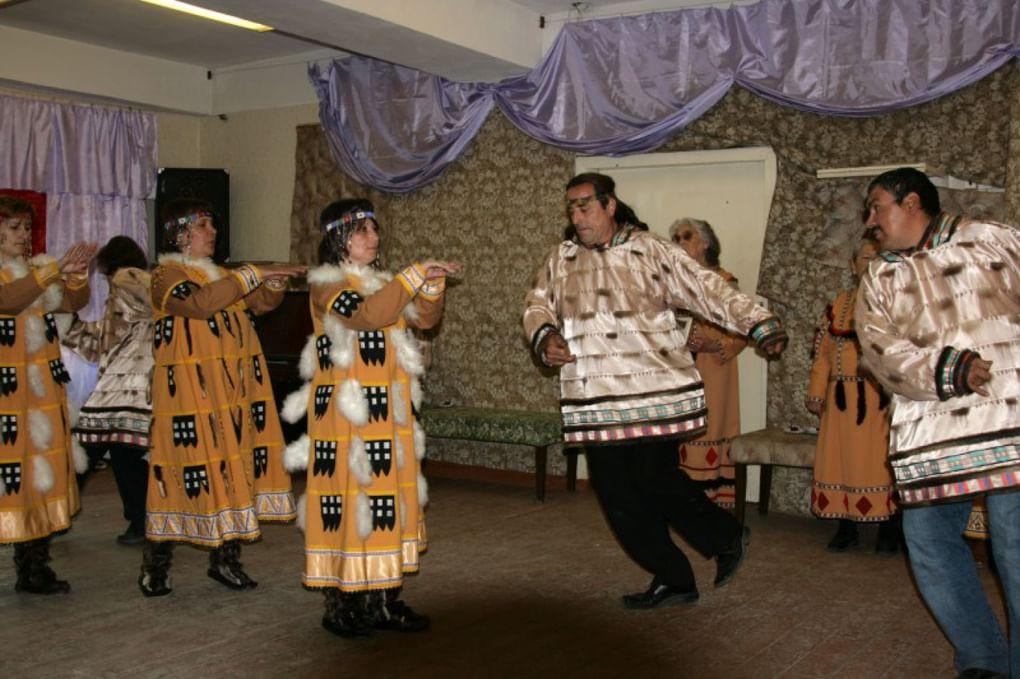 Выступление национального ансамбля алеутов «Унанган»