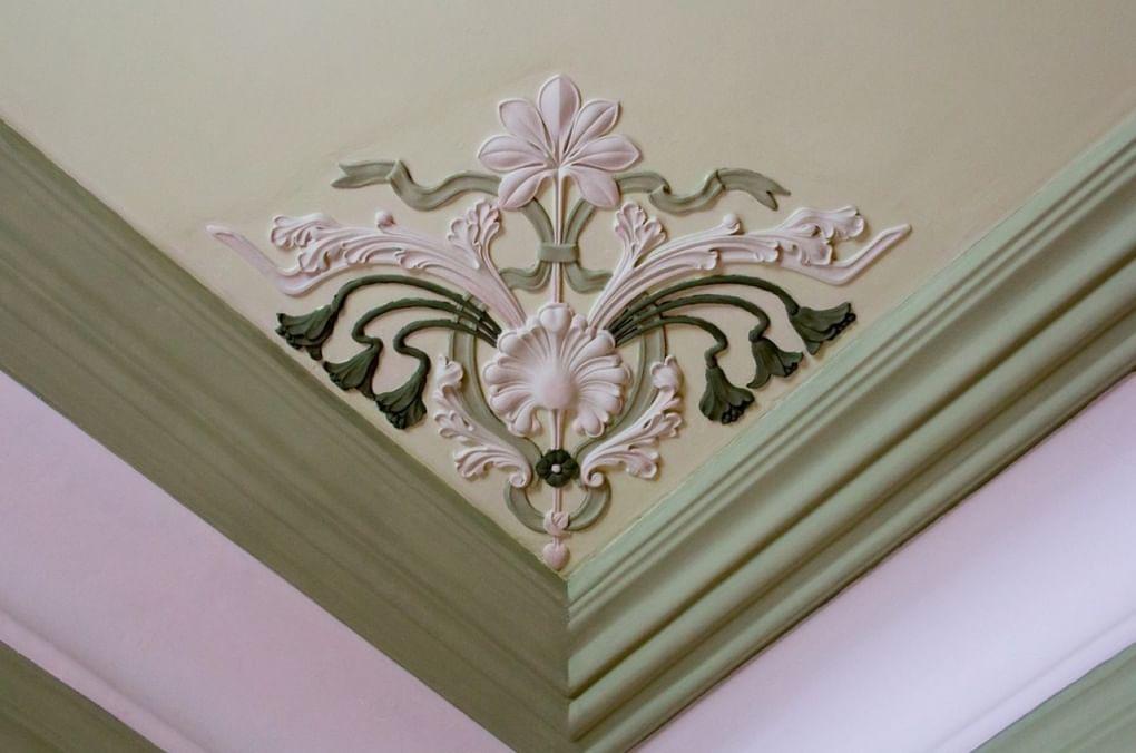 Декоративные орнаменты на потолке. Особняк А. Курлиной, Самара