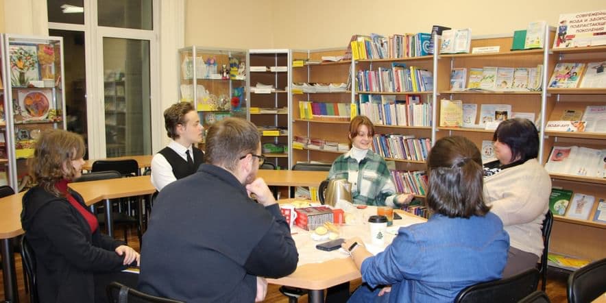 Основное изображение для события Февральская встреча книжного клуба «Что хотел сказать автор?»