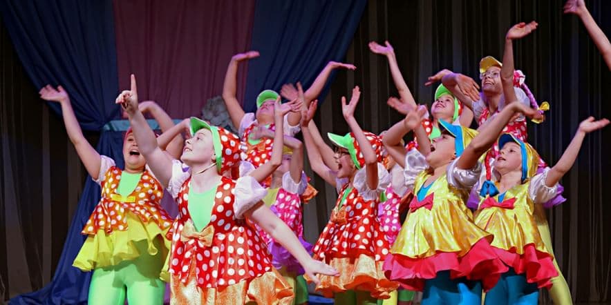 Основное изображение для события Отчетный концерт танцевальных коллективов «Подставляйте ладони, я насыплю вам счастья»