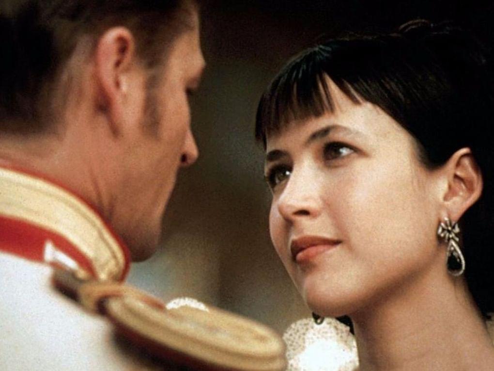 Софи Марсо в роли Анны Карениной в художественном фильме Бернарда Роуза «Анна Каренина» (1997)
