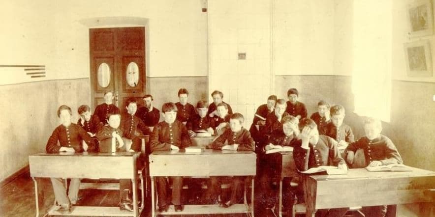 Основное изображение для события Виртуальная экскурсия в прошлое «Как жили тюменские школьники полтора века назад»