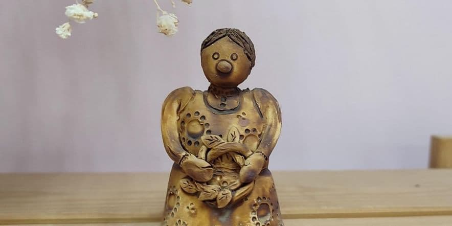 Основное изображение для события Мастер-класс по лепке из глины Скульптура «Девушка с венком»
