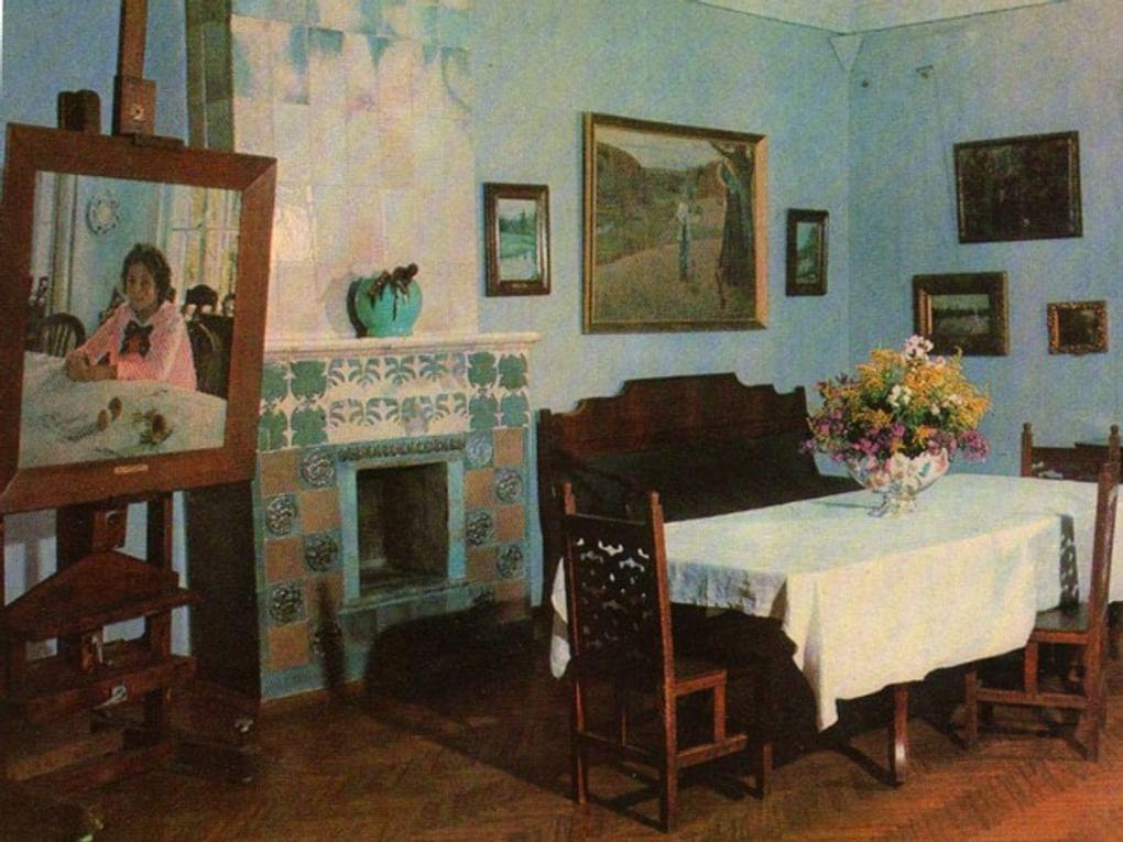 Столовая Мамонтовых. Открытка из набора «Абрамцево». Амурский областной краеведческий музей им. Г.С. Новикова-Даурского, Благовещенск, Амурская область