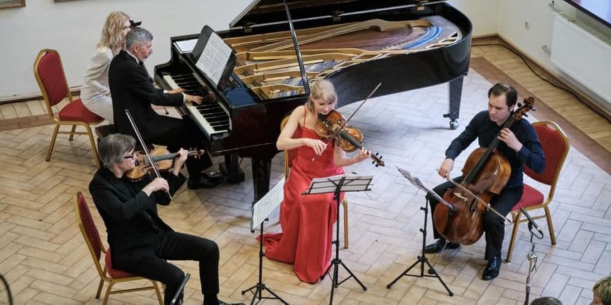 Основное изображение для события Концерт Якова Соловьева и струнного трио Strings
