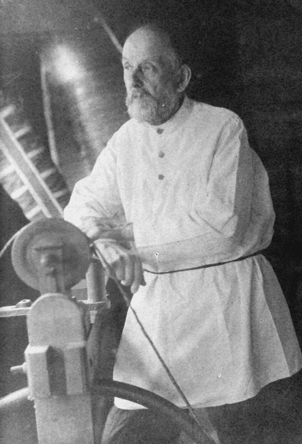 Константин Циолковский во время работы. Фотография: wikimedia.org