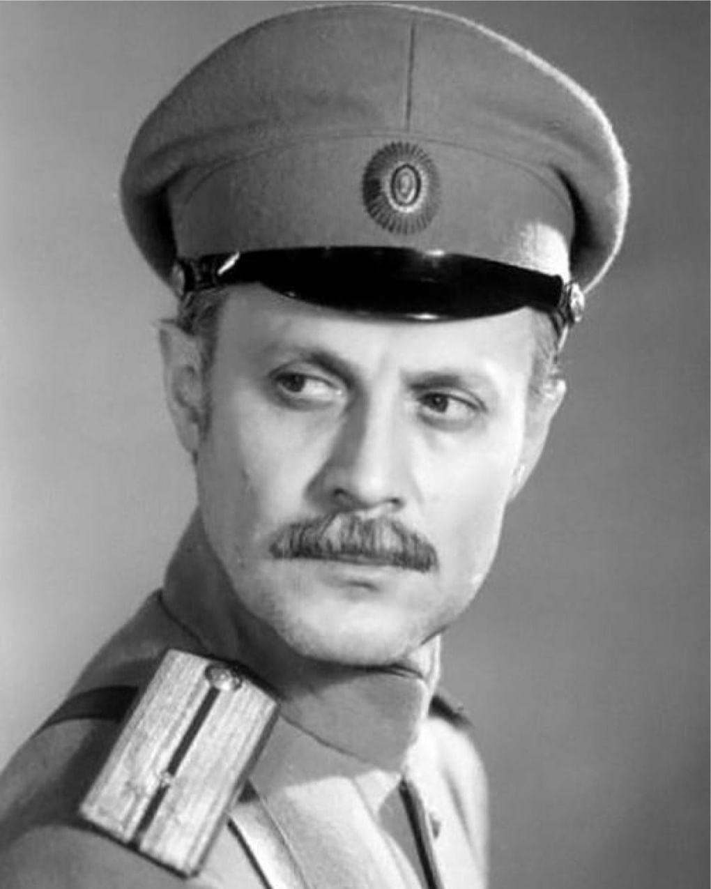 Юрий Соломин в роли капитана Павла Кольцова в многосерийном художественном фильме Евгения Ташкова «Адъютант его превосходительства» (1969)