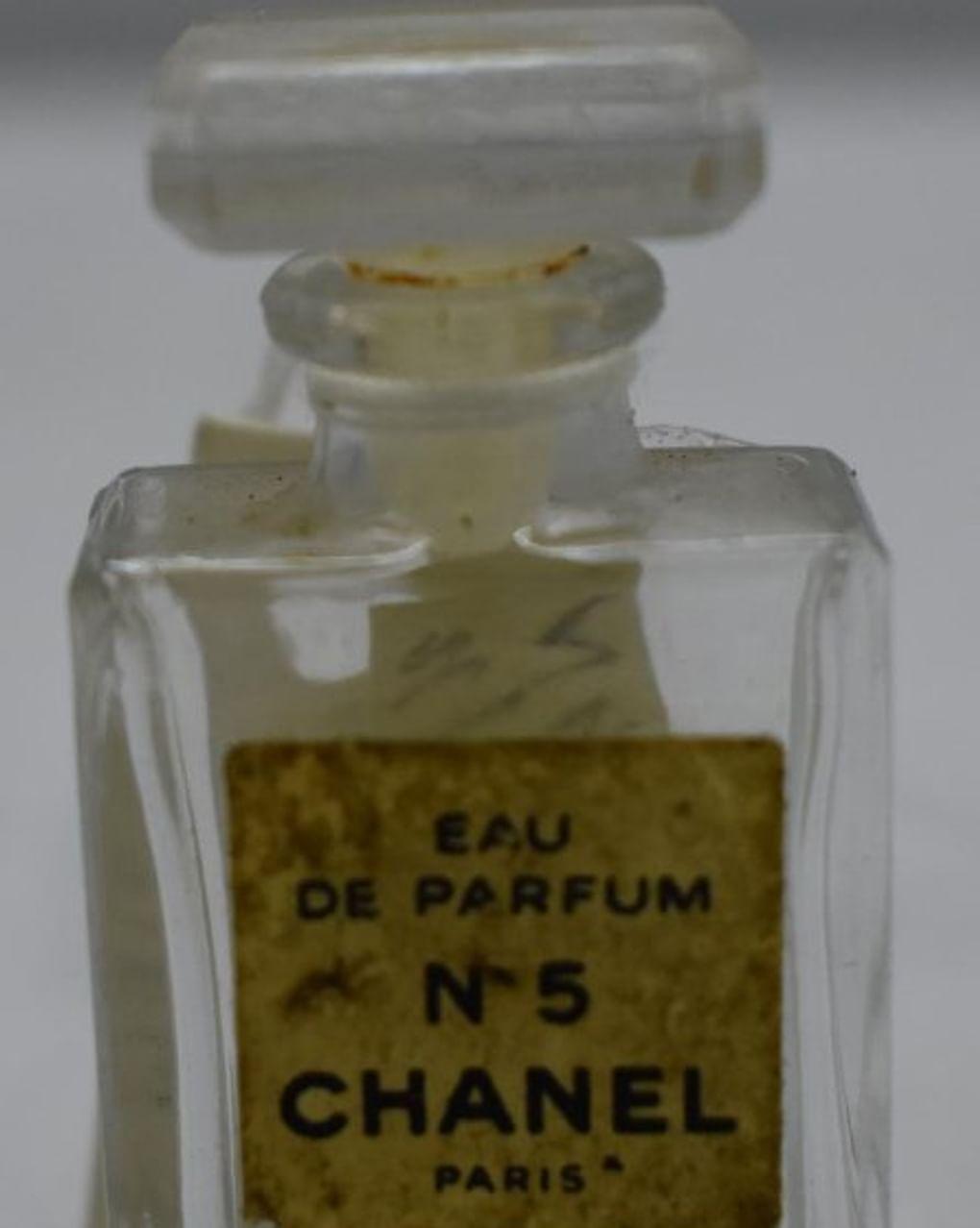 Флакон духов «Chanel №5». Чердынский краеведческий музей им. А.С. Пушкина, Чердынь, Пермский край