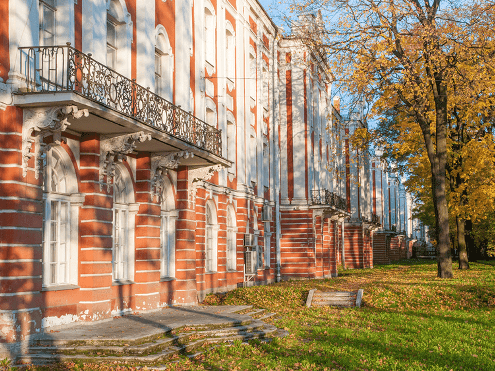 Здание Двенадцати коллегий. Санкт-Петербург. Фотография: Александр Алексеев / фотобанк «Лори»