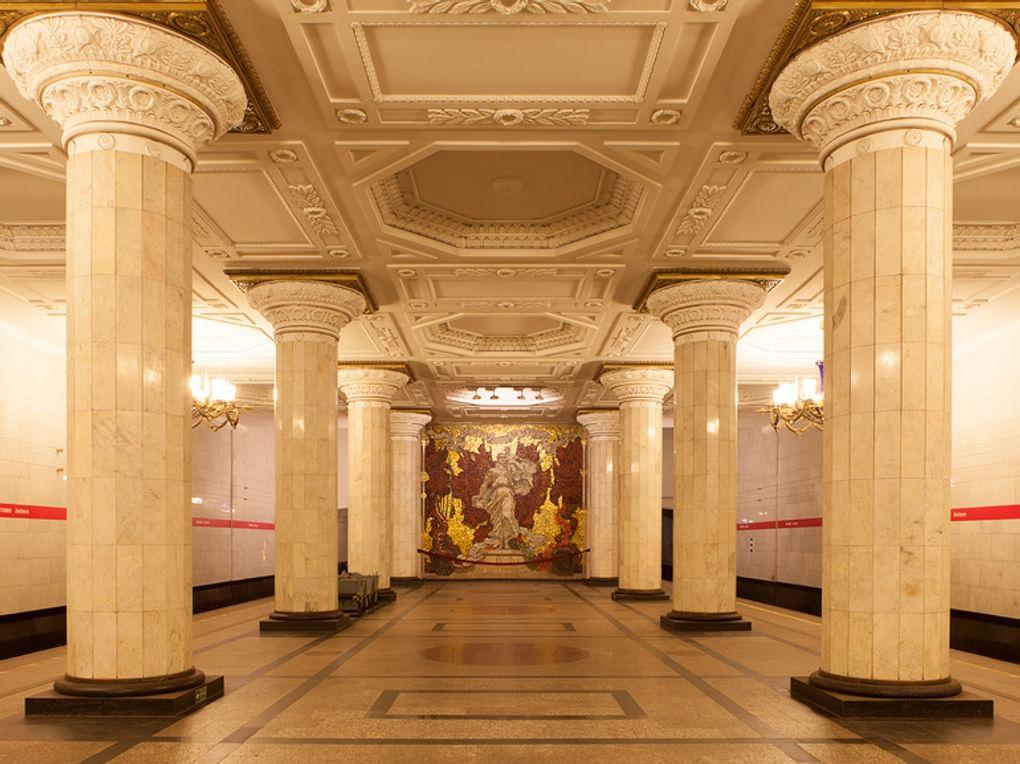 Станция метро «Автово», Санкт-Петербург. 2013 год. Фотография: Литвяк Игорь / фотобанк «Лори»