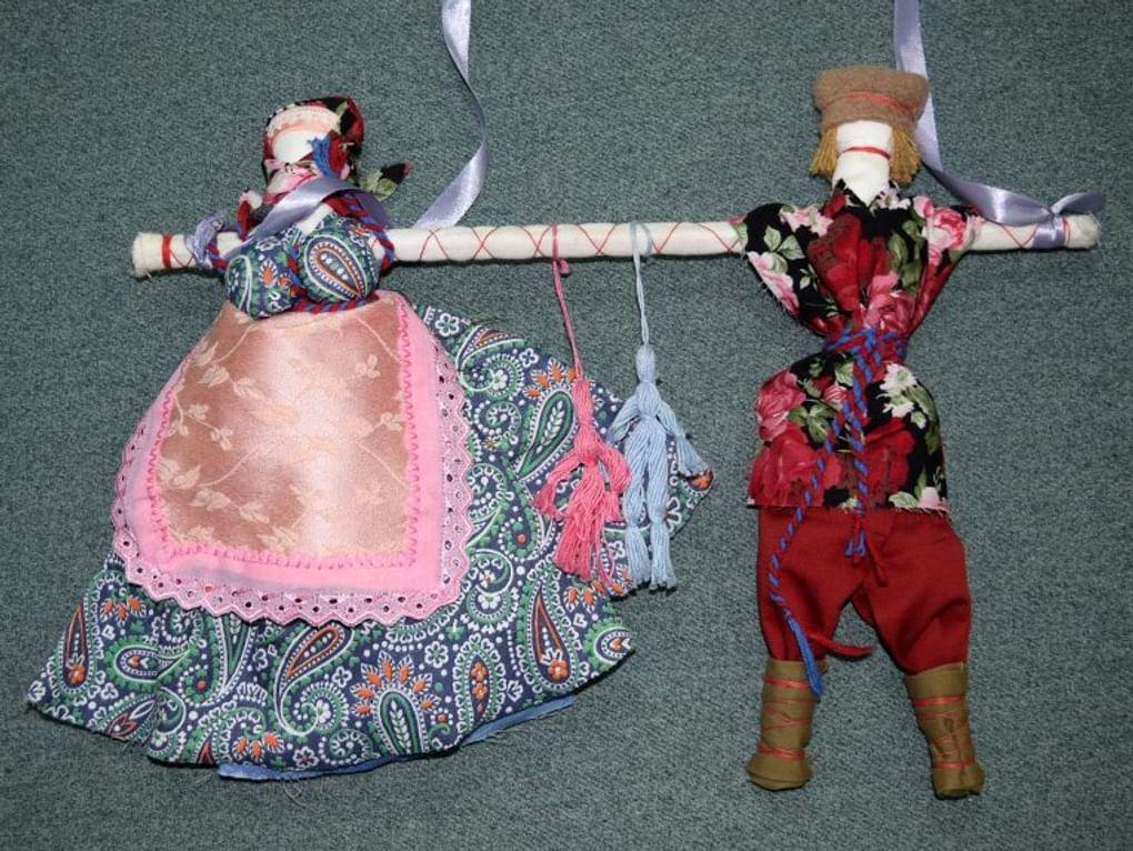 Дина Трофимова. Оберег «Неразлучники с мартинчиками». 2011. Сухоложский историко-краеведческий музей, Сухой Лог, Свердловская область