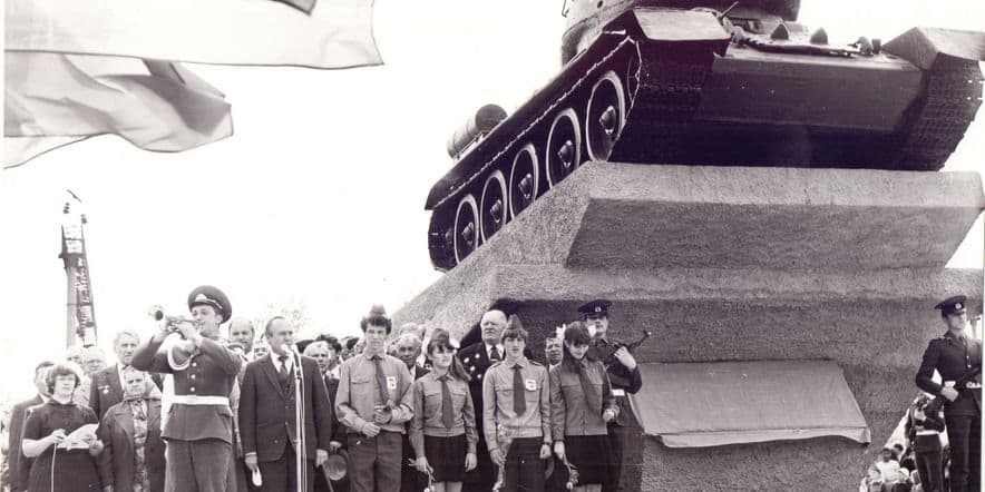 Основное изображение для события Фотоальбом «Открытие памятника-Танка» в честь воинов 192-й танковой бригады, освобождавшей поселок Каменка в 1943 году