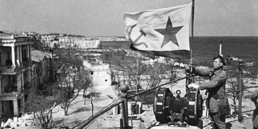 Основное изображение для события Тематическая выставка «Крым 1944: Весна освобождения»