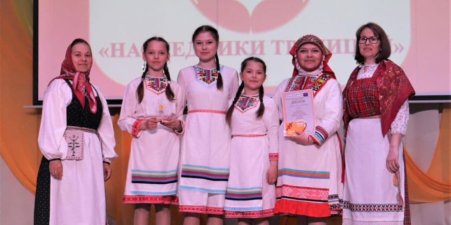 Основное изображение для события Межрайонный фестиваль-конкурс поющих семей «Наследники традиций»