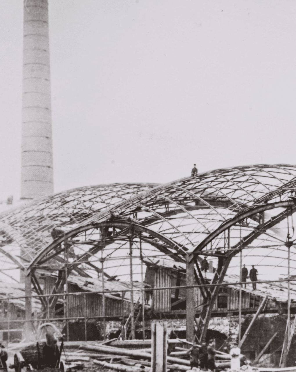 Прокатный цех с сетчатым покрытием в процессе строительства. Выкса, Нижегородская область. Инженер Владимир Шухов. 1897 год. Фотография: Архив Российской академии наук, Санкт-Петербург