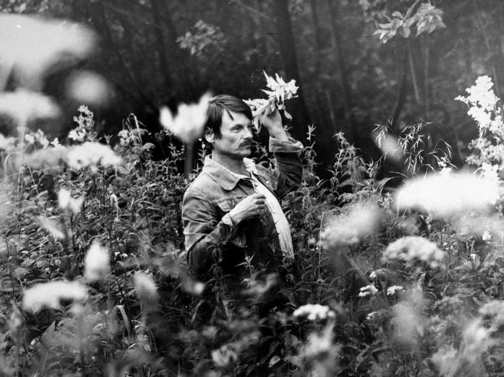Андрей Тарковский на съемках своего художественного фильма «Сталкер». 1979 год. Фотография: Владимир Мурашко / Государственный центральный музей кино, Москва