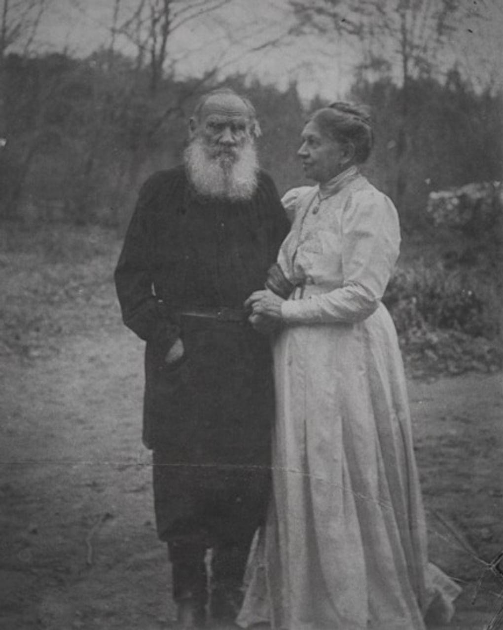 Софья Толстая с мужем в 48-ю годовщину свадьбы. 23 сентября 1910. Ясная Поляна, Тульская область. Фотография: Валентин Булгаков / Государственный музей Л.Н. Толстого, Москва