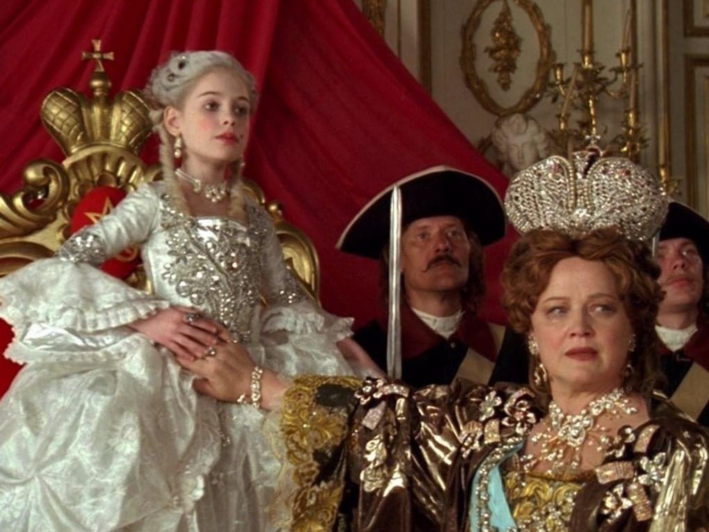 Кадр из многосерийного художественного фильма Светланы Дружининой «Тайны дворцовых переворотов. Россия, век XVIII. Фильм 8. Охота на принцессу» (2011)