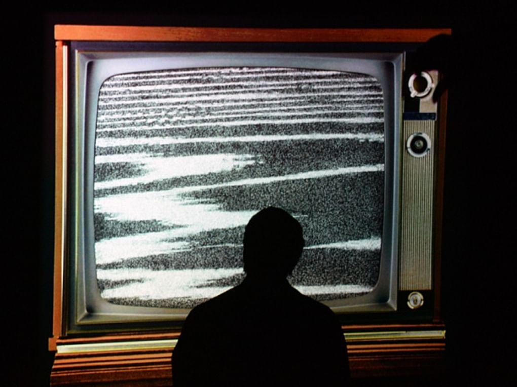 Сцена из спектакля Робера Лепажа «887». Компания «Экс Макина», Канада. Фотография: <a href="https://chekhovfest.ru/festival/projects/performances/887/" target="_blank">chekhovfest.ru</a>