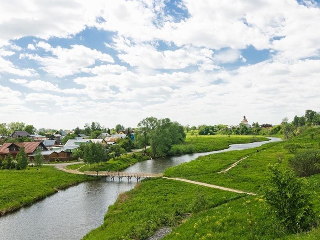 Вид на город с реки Каменка. Суздаль, Владимирская область. Фотография: Алексей Макаров / фотобанк «Лори»