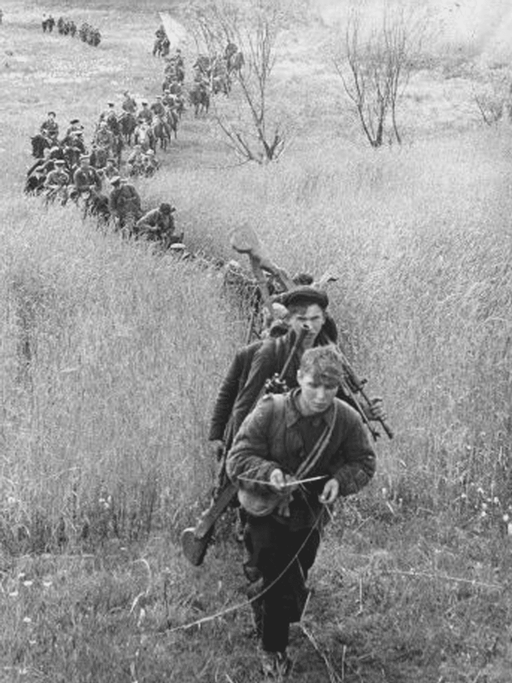 Михаил Трахман. Ленинградские партизаны на марше. 1942 год