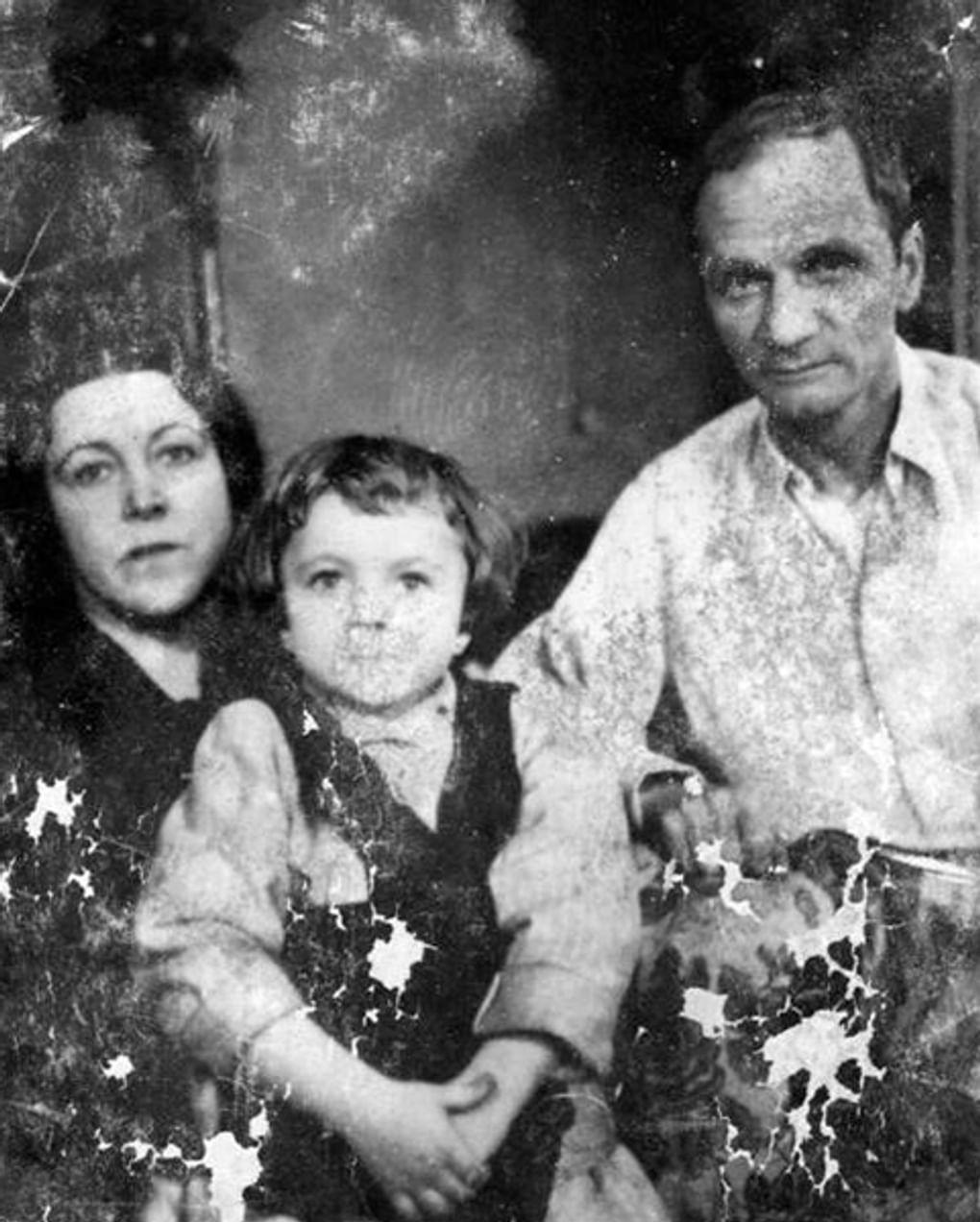 Писатель Андрей Платонов с семьей. 1950–1951. Фотография: Воронежский областной литературный музей им. И.С. Никитина, Воронеж