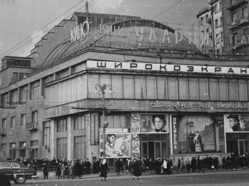 Кинотеатр «Ударник». Москва, 1956 год. Фотография: Адольф Берг / Музейное объединение «Музей Москвы», Москва